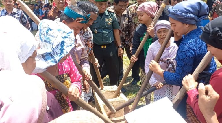 Ribuan Warga Banjaranyar Tumpah Ruah Meriahkan Karnaval Budaya dan Pagelaran Kaulinan Buhun