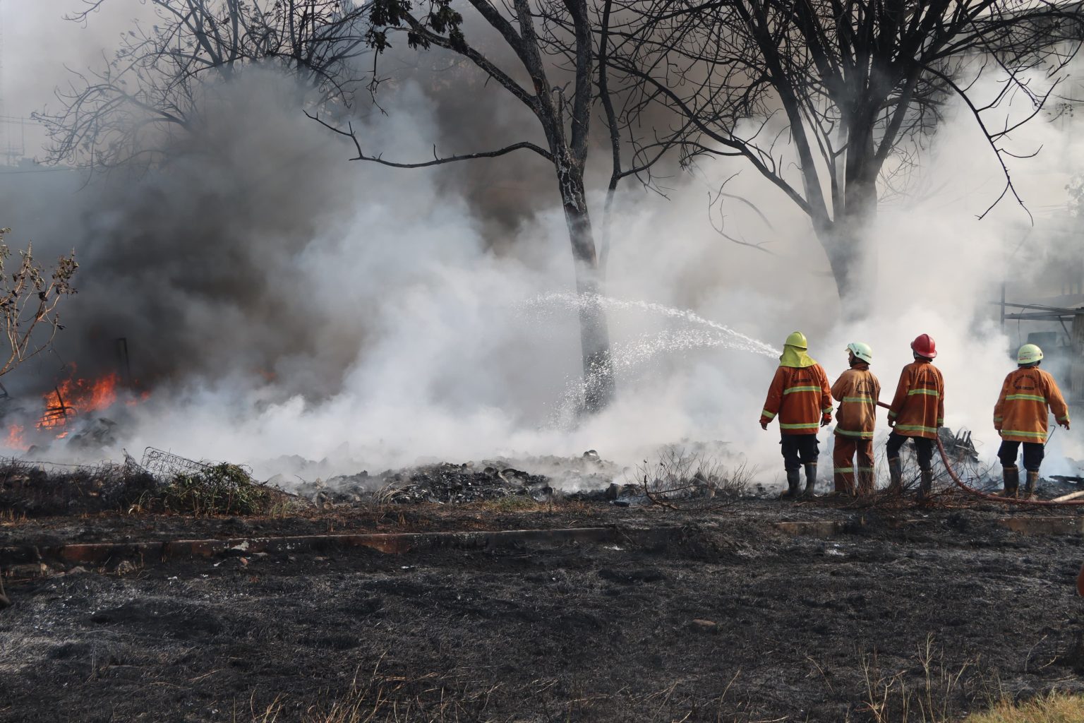 Kapolres Cirebon Kota Tinjau Langsung Kebakaran Gudang Rongsok