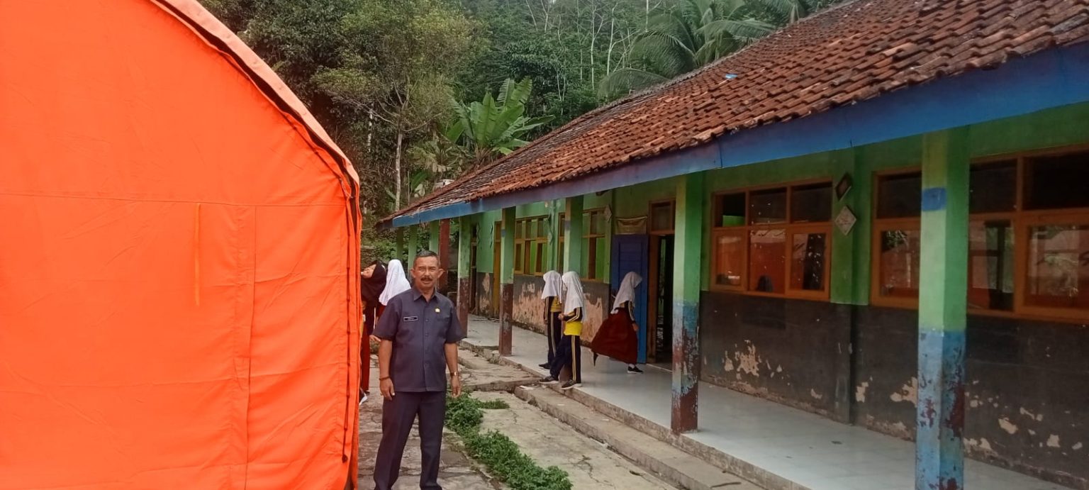 Selama 3 Tahun Siswa SDN Kahuripan di Tasela Harus Belajar di Kelas yang Hampir Ambruk