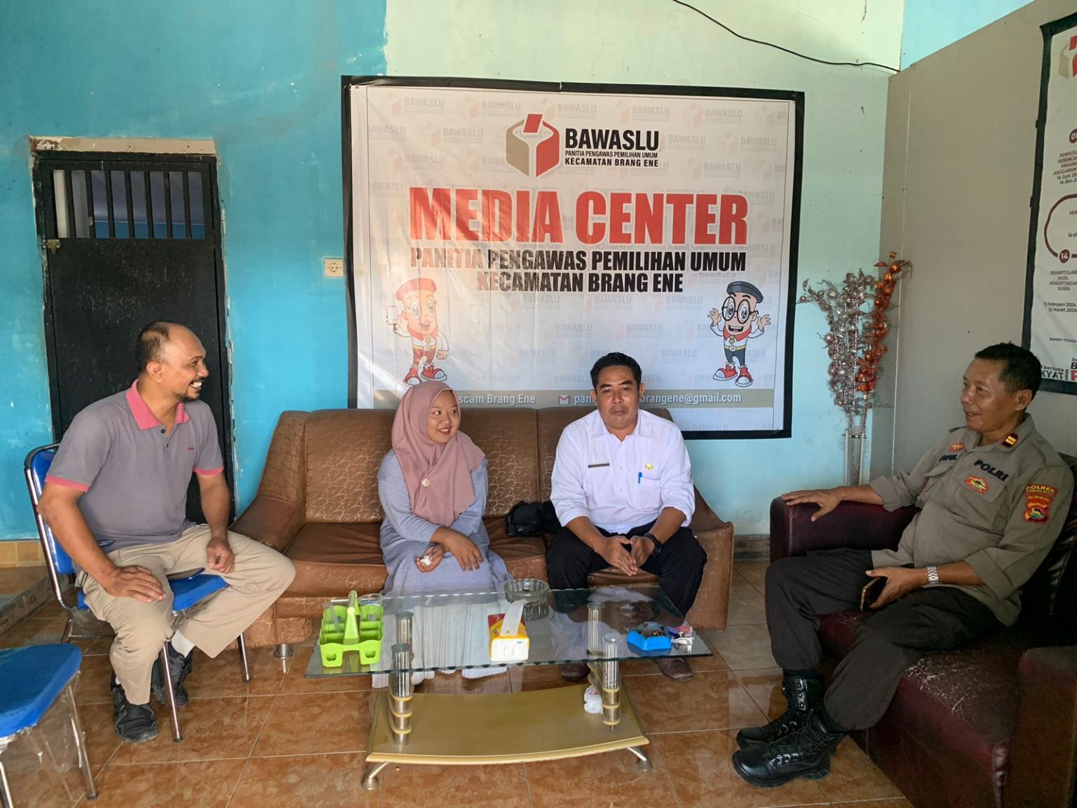 Kapolsek Taliwang Bersilaturahmi Dengan Panwascam Brang Ene Guna Ciptakan Kondusifitas Jelang Pemilu 2024