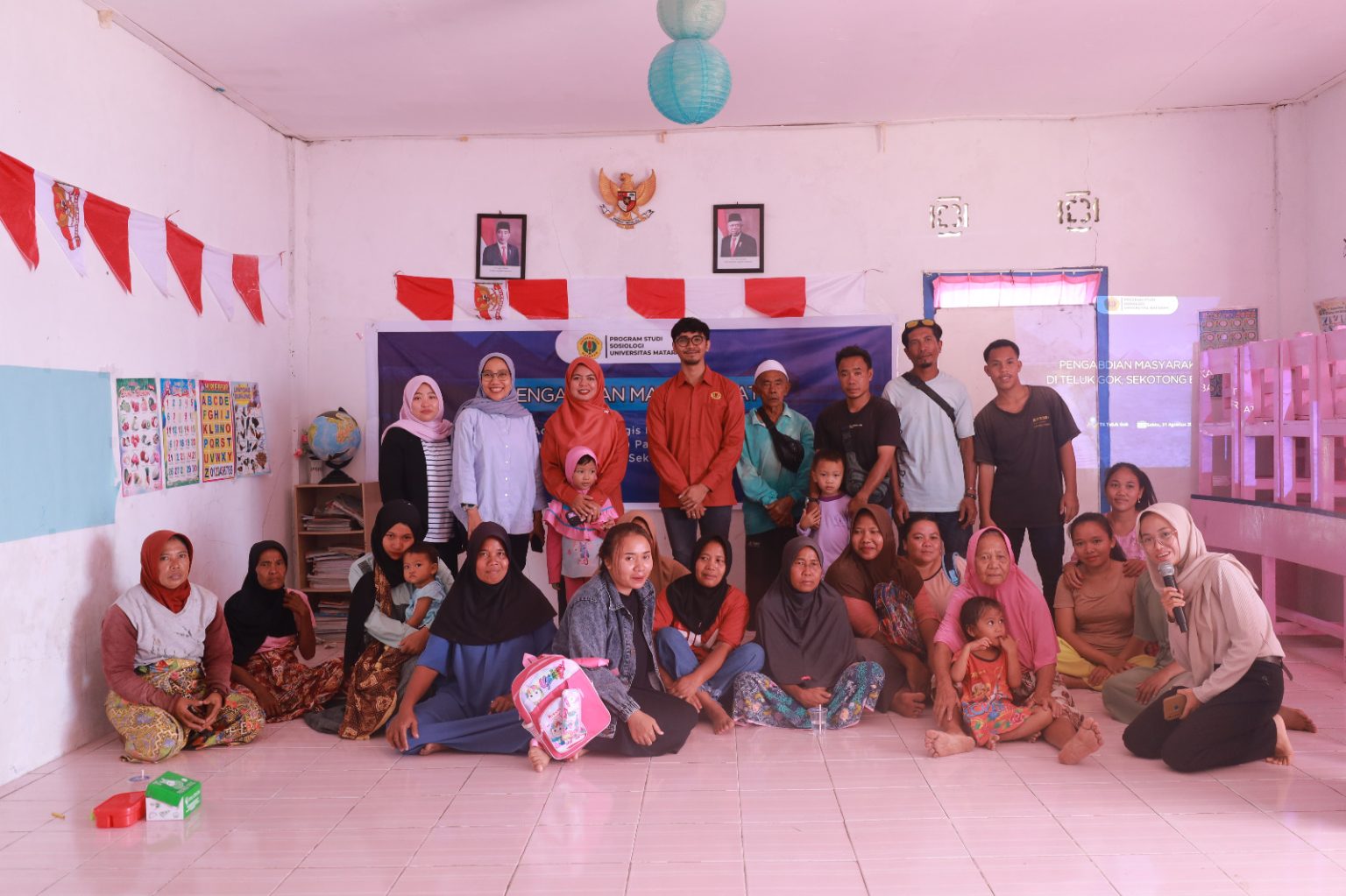 Program Studi Sosiologi Unram Gelar Sustainable Livelihood Pada Perempuan Pesisir Di Teluk Gok