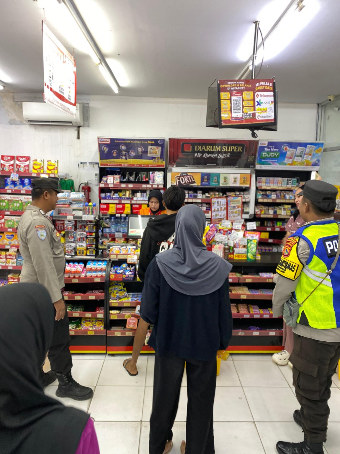 Cegah Tindak Pidana, Anggota Piket Polsek Poto Tano Laksanakan Patroli Dialogis