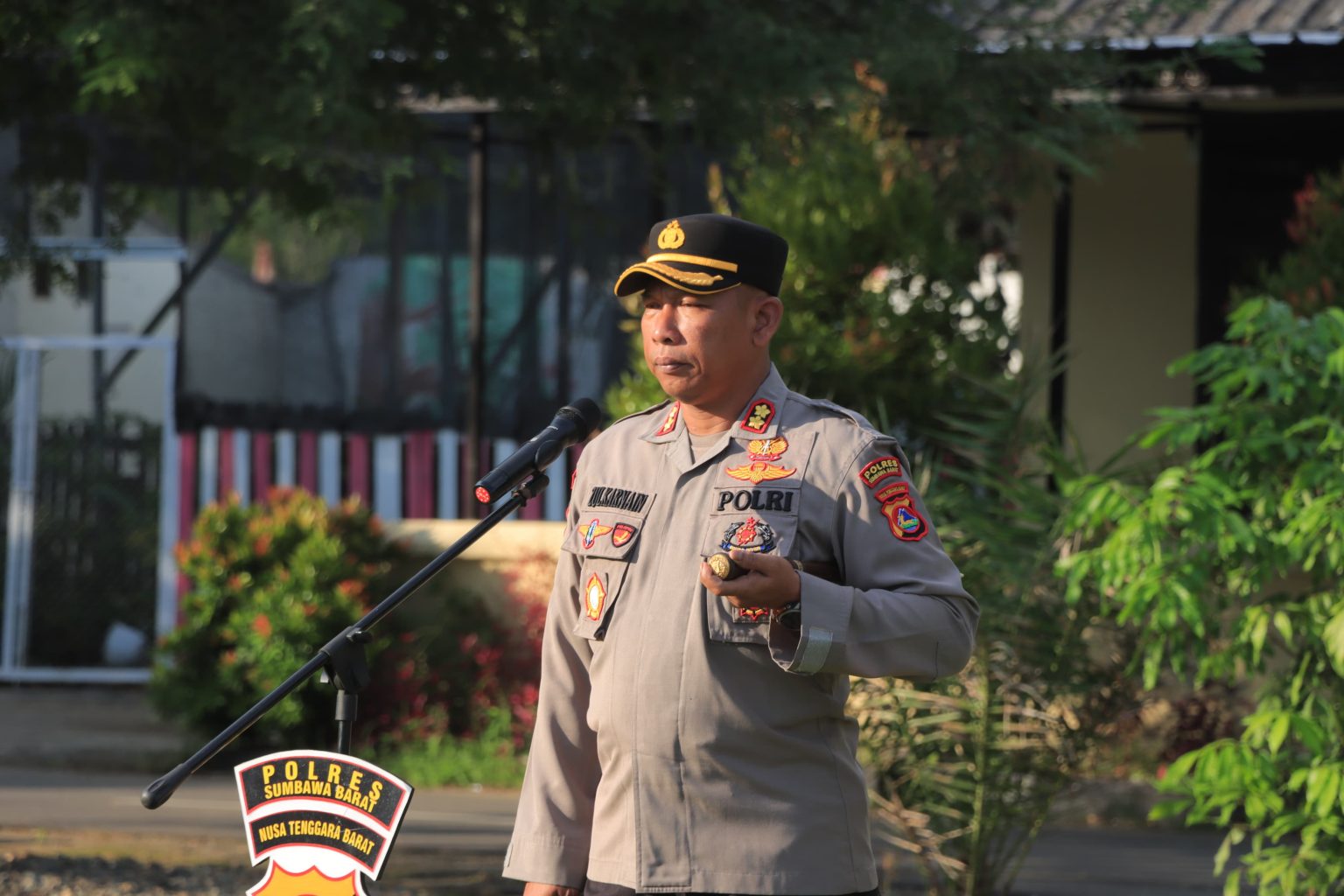 Kapolres Sumbawa Barat Pimpin Apel Pagi, Tekankan Kedisiplinan dan Tugas dengan Ikhlas