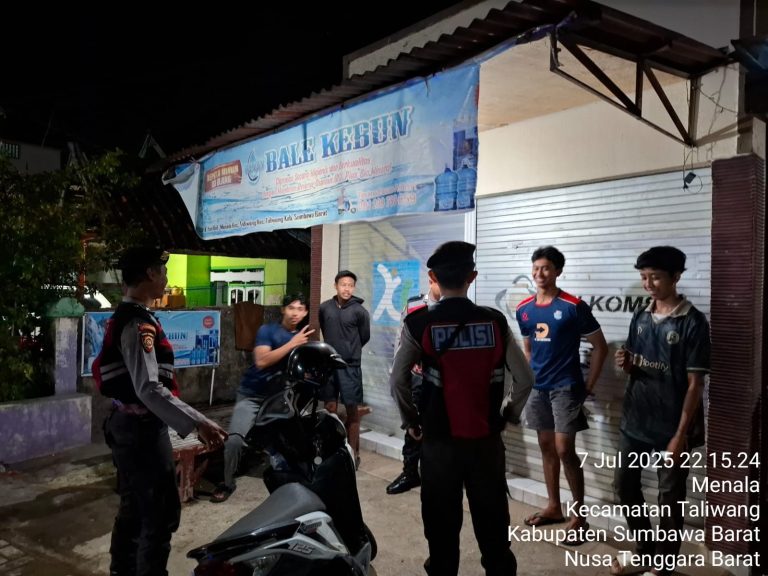 Sat Samapta Polres Sumbawa Barat Gelar Patroli Dialogis, Sasar Remaja di Kelurahan Menala