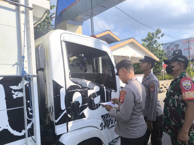 Personel Kawasan Pelabuhan Laut Tano Bersama TNI Lakukan Pemeriksaan