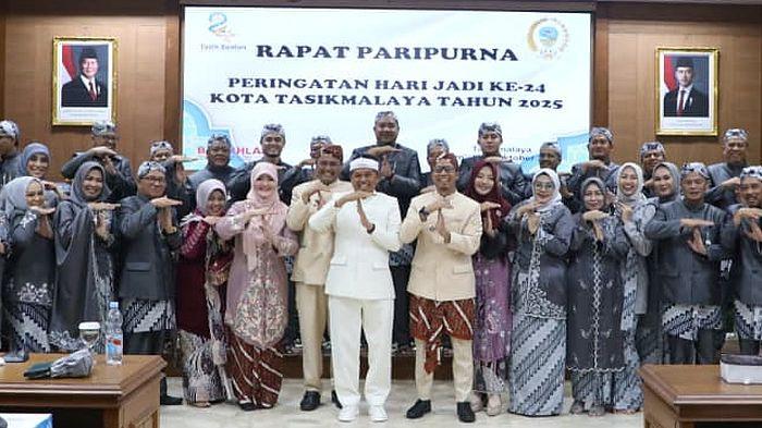 Hadiri Puncak Peringatan HUT Ke-24 Kota Tasikmalaya, KDM Minta Pemkot Bisa Manfaatkan Potensi Daerah