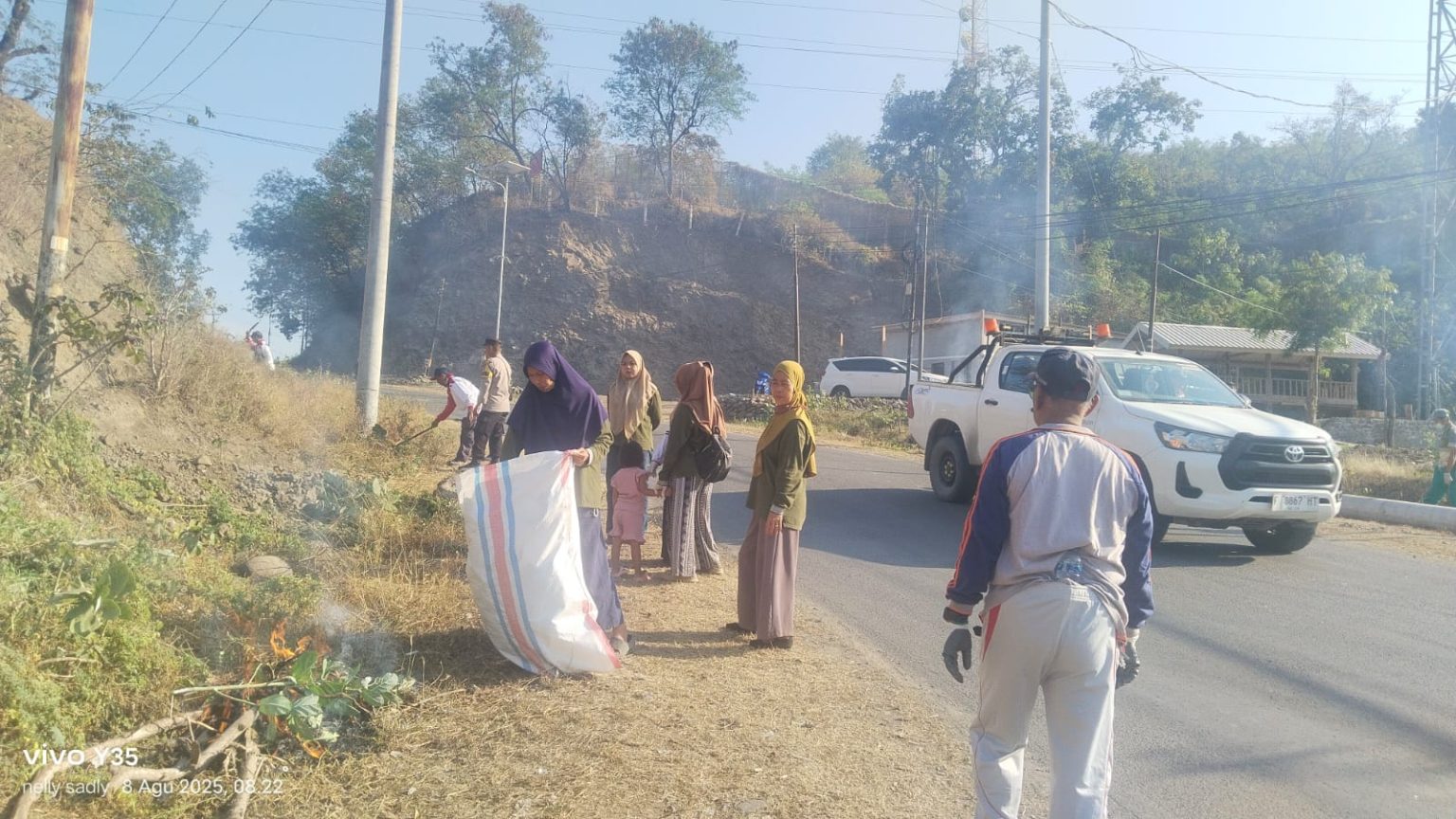 Peduli Akan Lingkungan Bersih dan Asri, Pemdes Mantun Rutin Gelar Gotong Royong