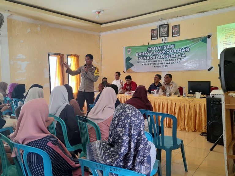 Tingkatkan Kesadaran akan Bahaya Narkoba Satnarkoba Polres KSB Berikan Sosialisasi di Desa Air Suning