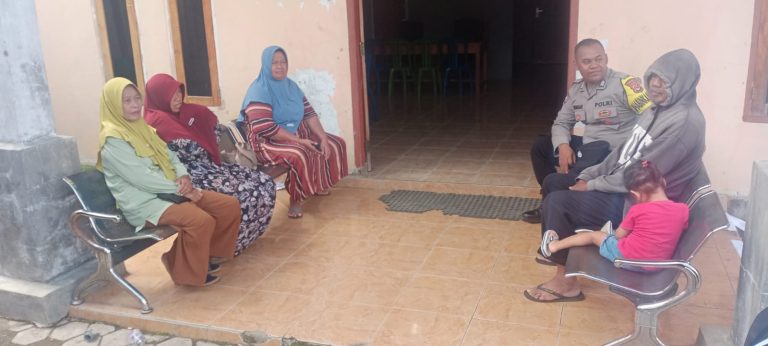 Sosialisasi TPPO kepada Masyarakat Binaan di Desa Bakat Monteh, Bhabinkamtibmas Tekankan Pentingnya Menyaring Informasi