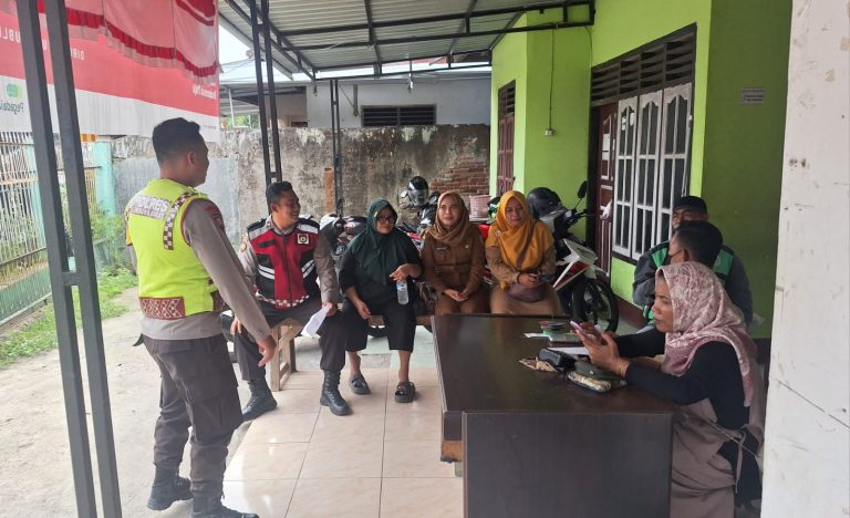 Patroli Dialogis Polsek Seteluk Ajak Warga Jaga Stabilitas dan Kekompakan di Wilayah