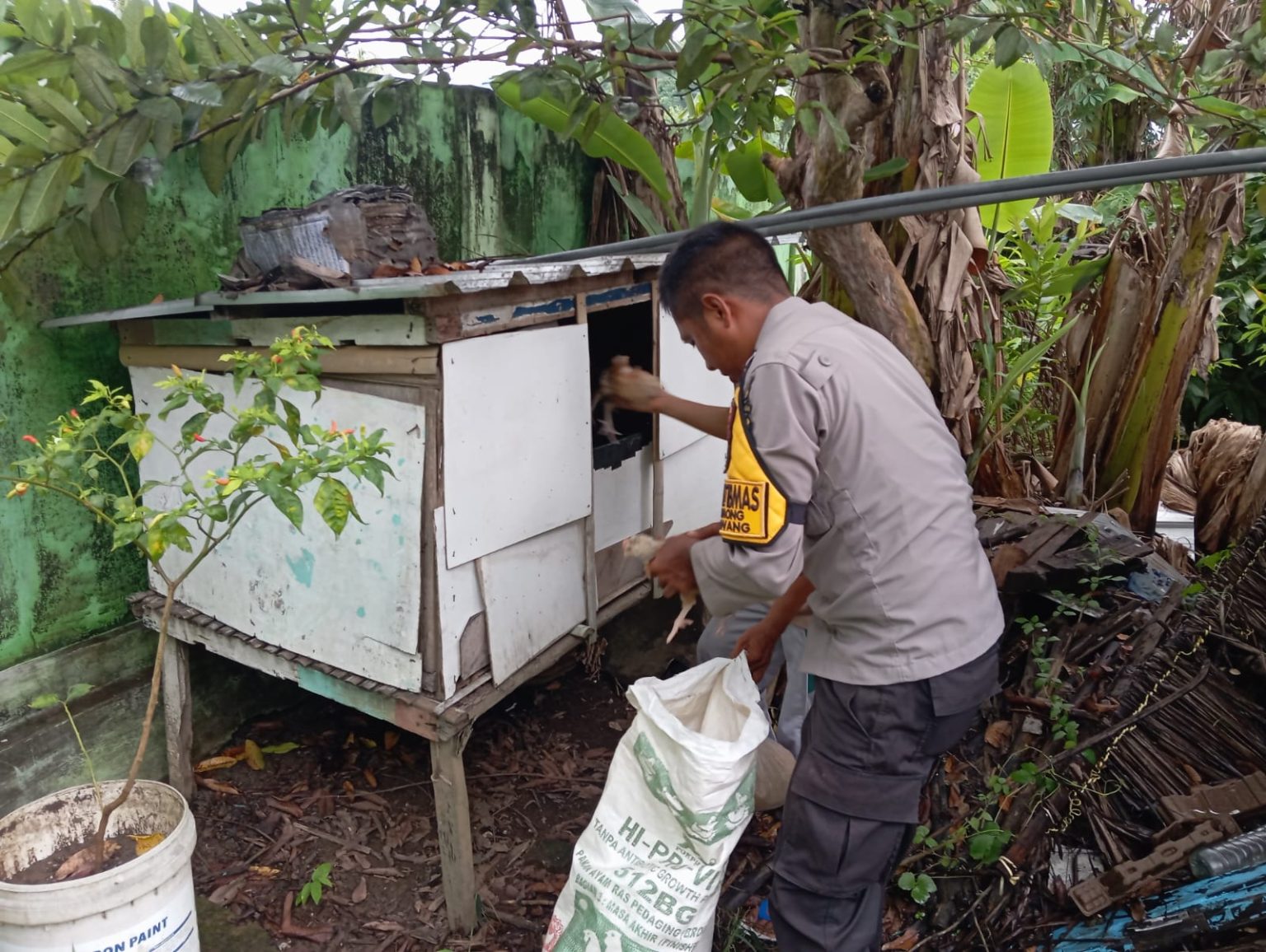 Bhabinkamtibmas Desa Sermong Terus ikhtiar Dorong Warga Binaan Dukung Ketahanan Pangan
