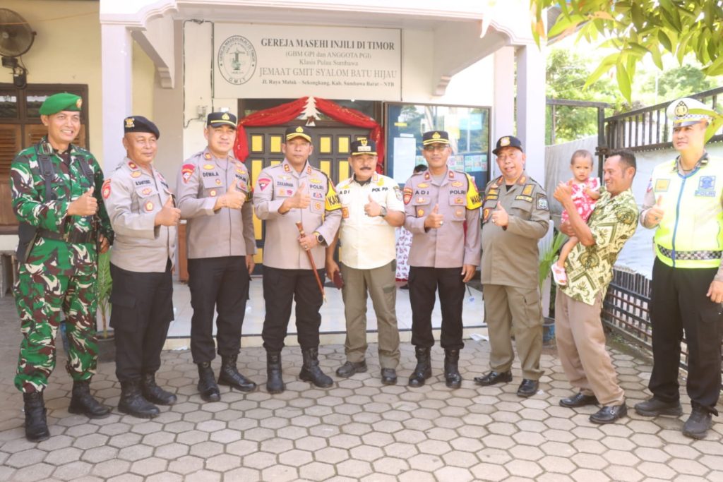 Polres Sumbawa Barat Amankan Ibadah Natal 2025 di Wilayah Maluk
