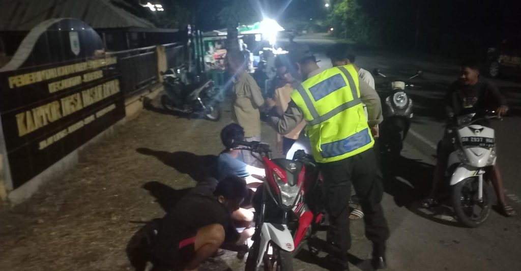 Patroli Dialogis Polsek Jereweh Imbau Warga Jaga Kondusifitas dan Waspadai Cuaca Ekstrem