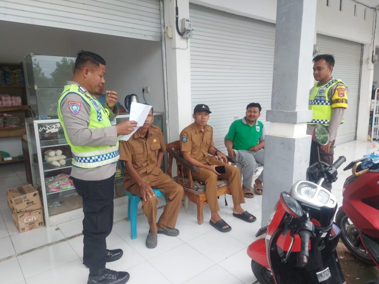 Polsek Seteluk Gelar Sosialisasi TPPO di Pasar Seteluk Tengah, Warga Diimbau Waspadai PMI Ilegal6