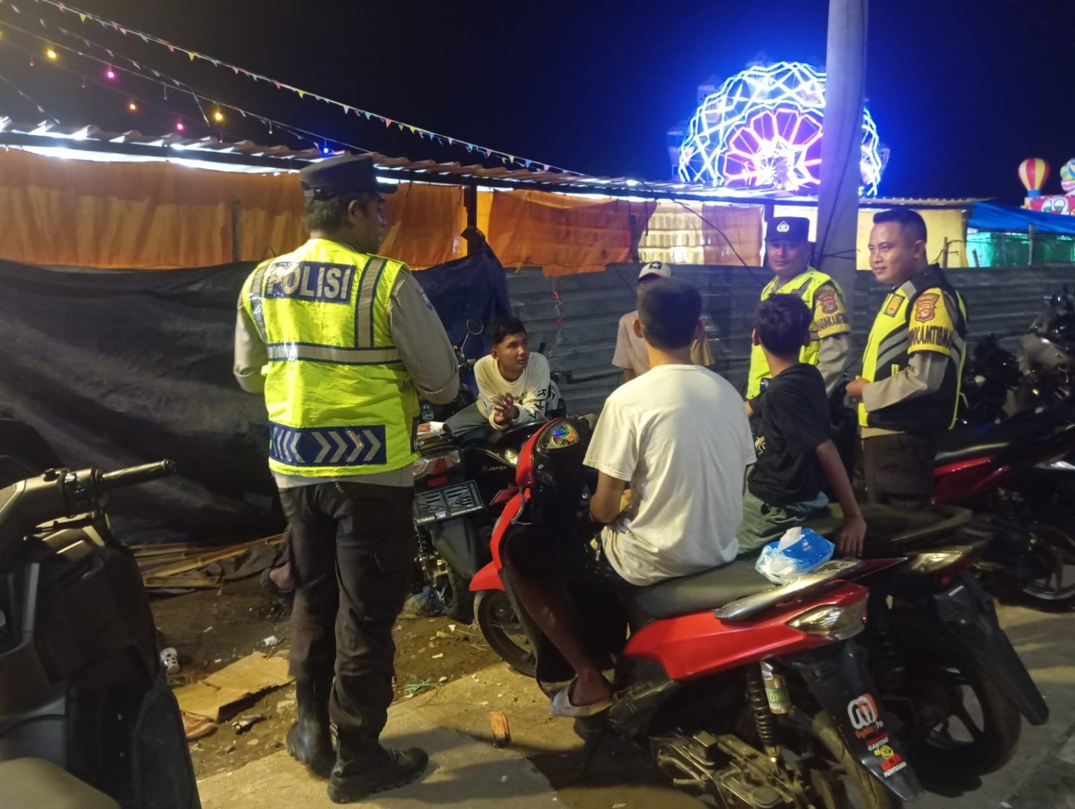 Patroli Dialogis Polsek Taliwang Jaga Kamtibmas di Kelurahan Menala