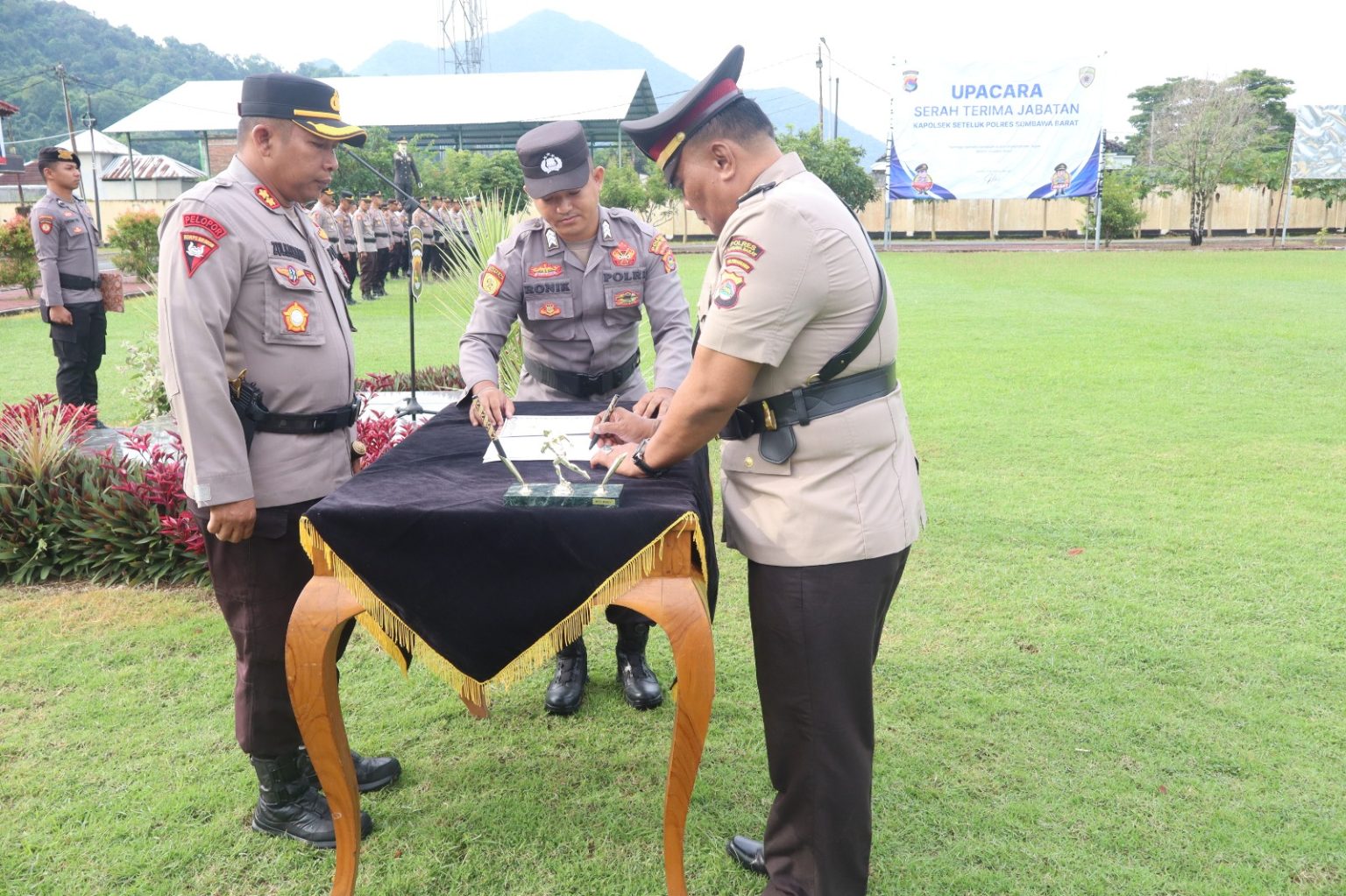 Kapolres Sumbawa Barat Pimpin Serah Terima Jabatan Kapolsek Seteluk