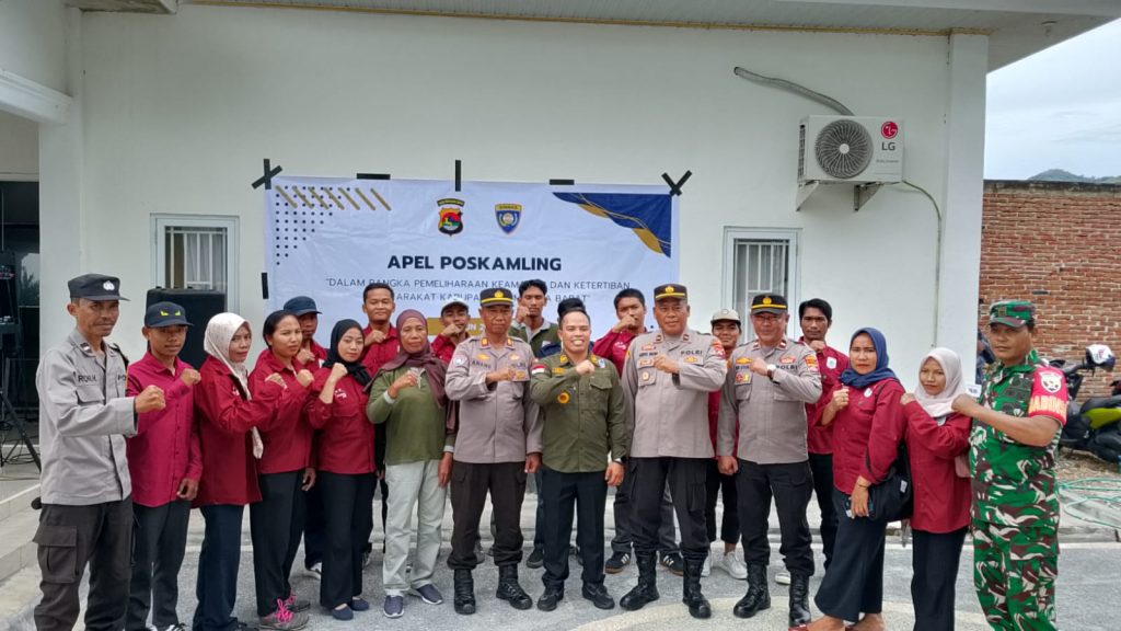 Sat Binmas Polres Sumbawa Barat Gelar Apel Poskamling di Desa Kokarlian, Perkuat Harkamtibmas 2026