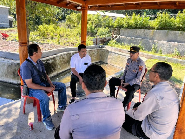 Kapolsek Brang Rea Perkuat Sinergi Kamtibmas Lewat Silaturahmi dengan Tokoh Pemuda