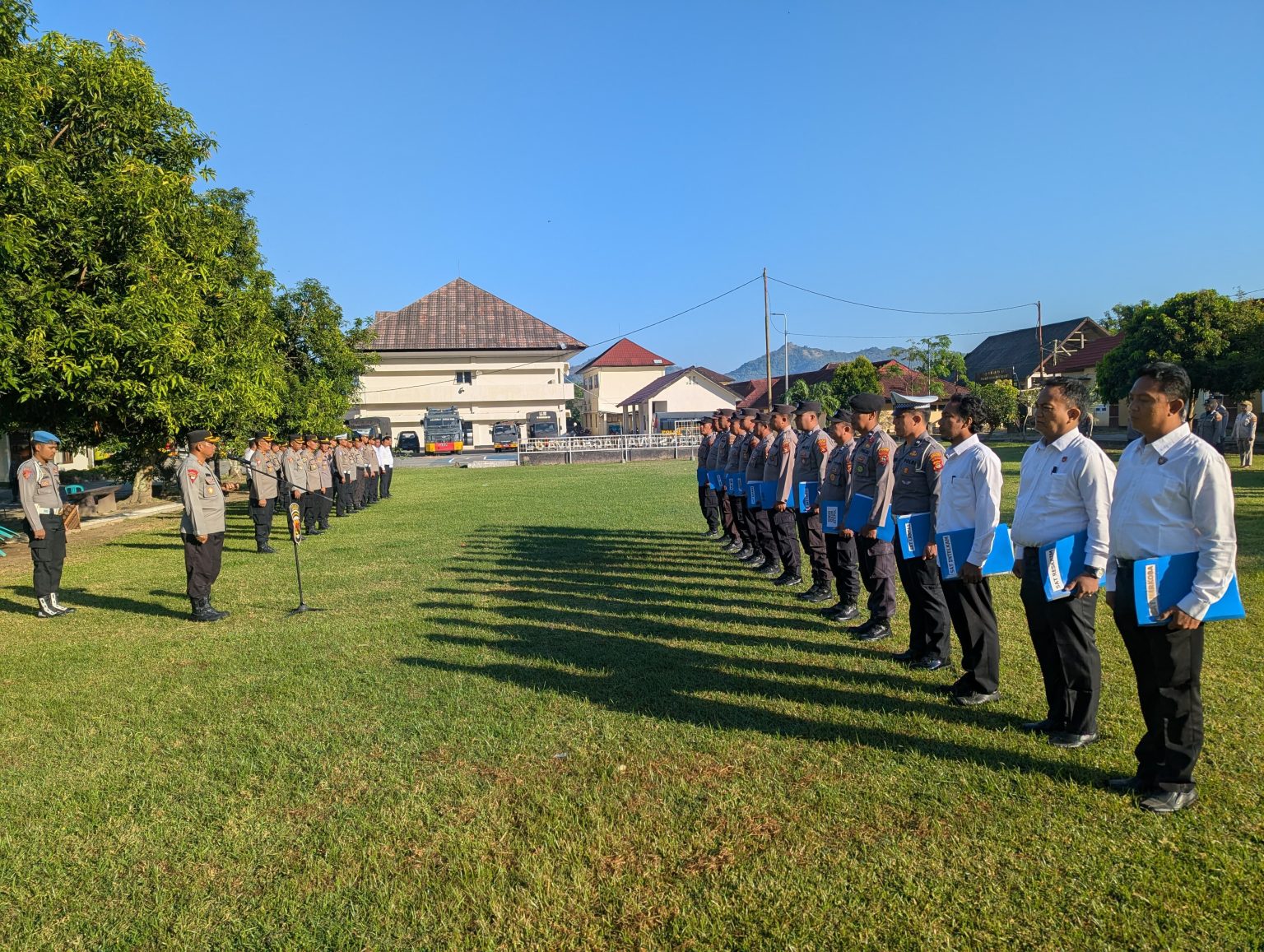 Kapolres Sumbawa Barat Pimpin Apel Pagi, Tekankan Disiplin dan Profesionalisme Anggota