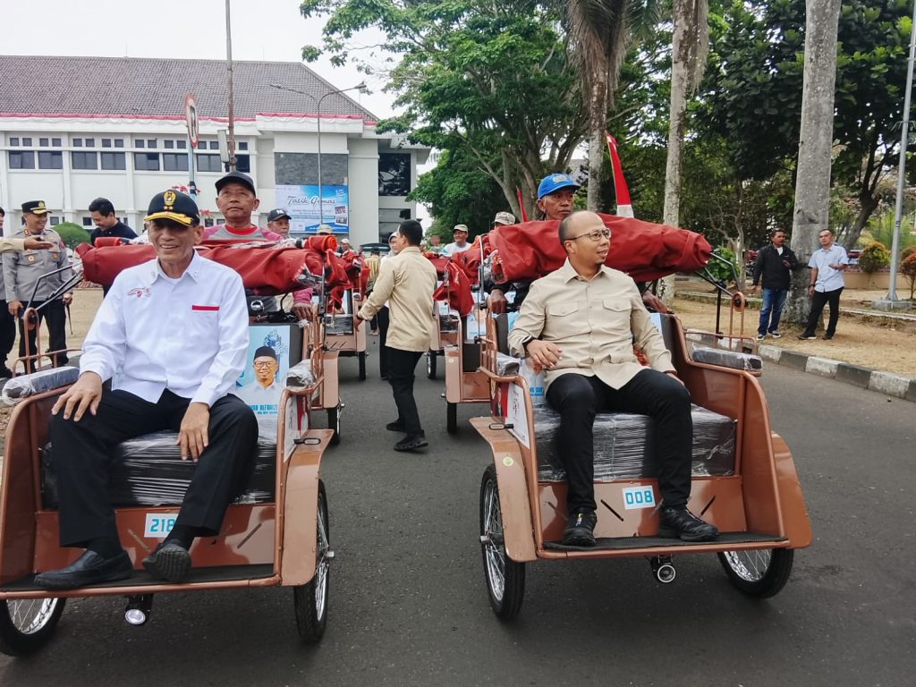 Walikota Tasikmalaya Konvoi Bersama 220 Penerima Manfaat Sebelum Penyerahan Becak Listrik